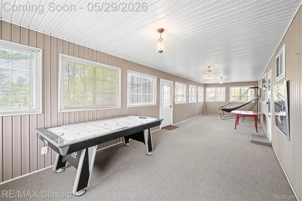 15586 Oakbrook Street Romulus City MI 48174