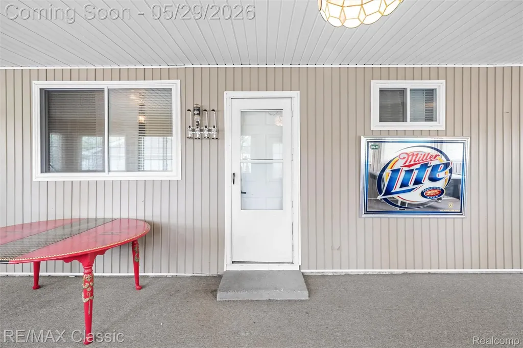 15586 Oakbrook Street Romulus City MI 48174