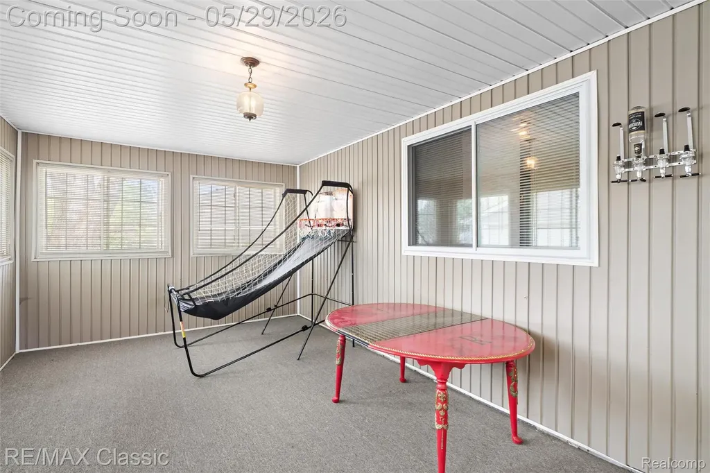 15586 Oakbrook Street Romulus City MI 48174