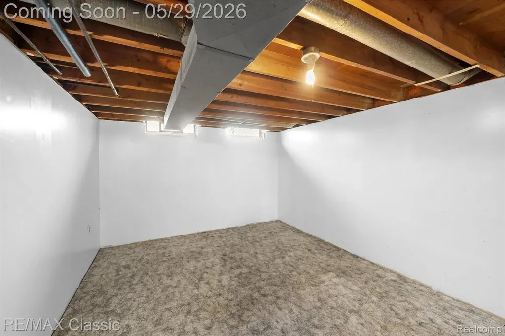 15586 Oakbrook Street Romulus City MI 48174