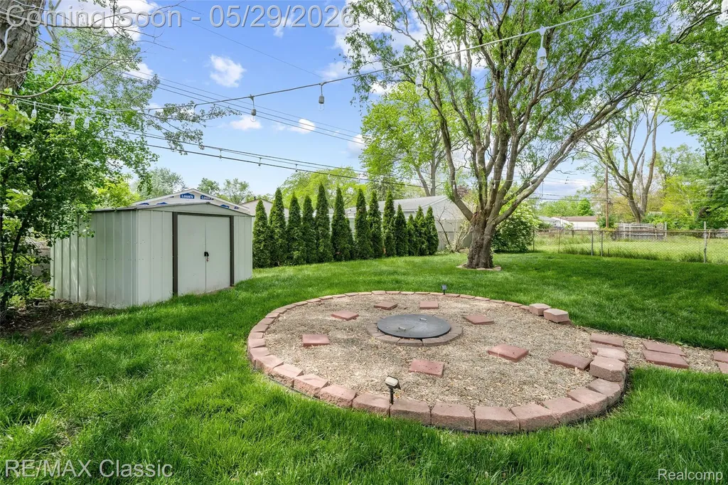 15586 Oakbrook Street Romulus City MI 48174
