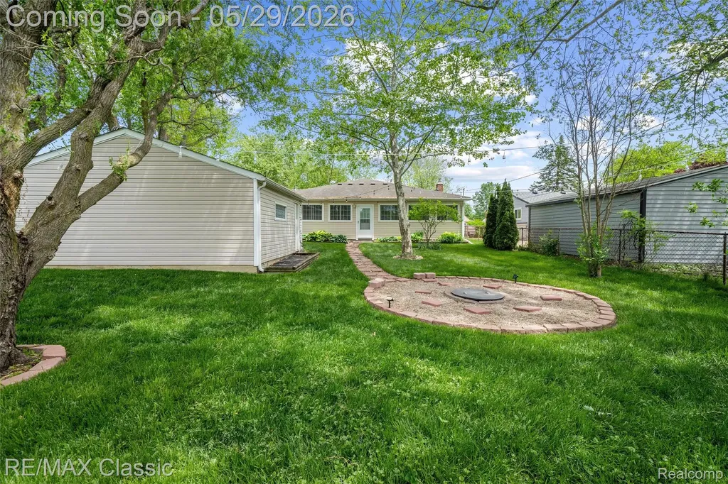 15586 Oakbrook Street Romulus City MI 48174