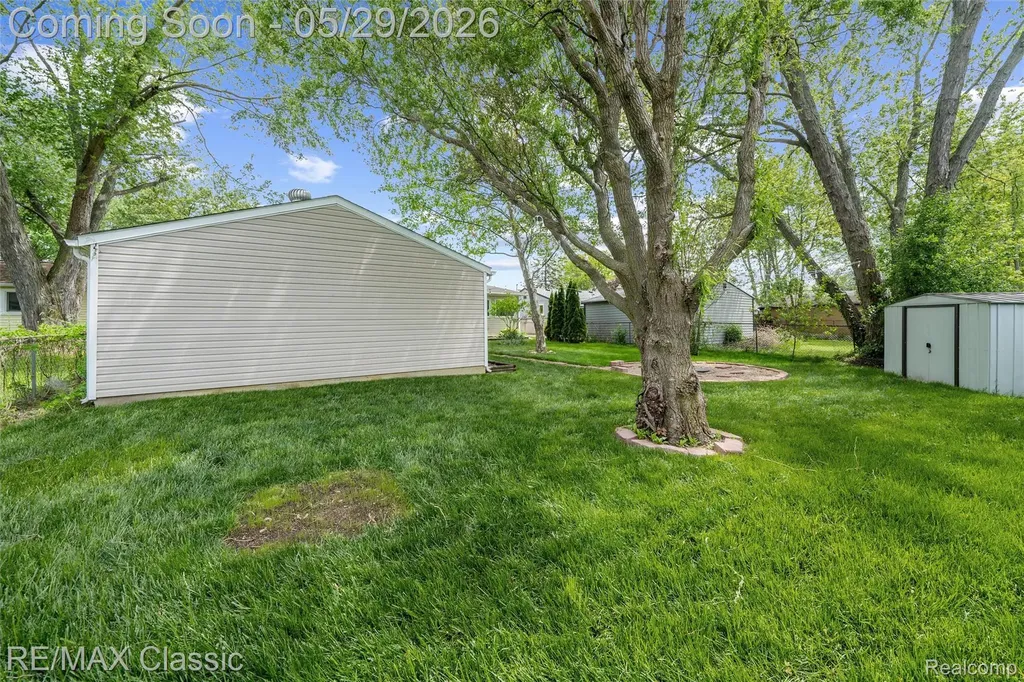15586 Oakbrook Street Romulus City MI 48174