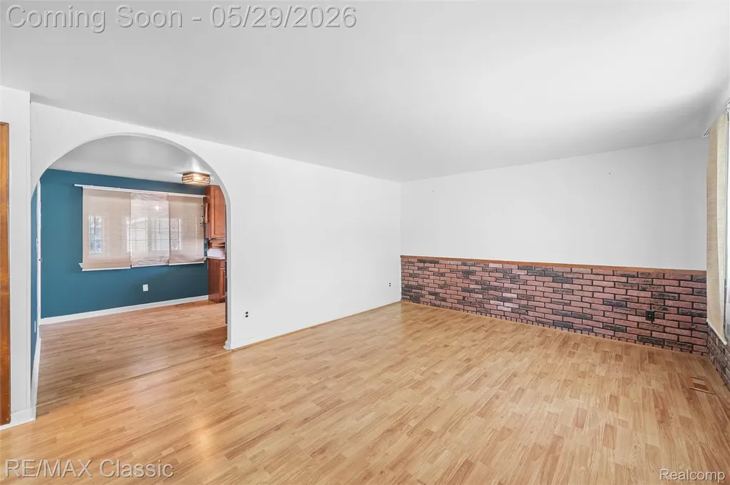 15586 Oakbrook Street Romulus City MI 48174