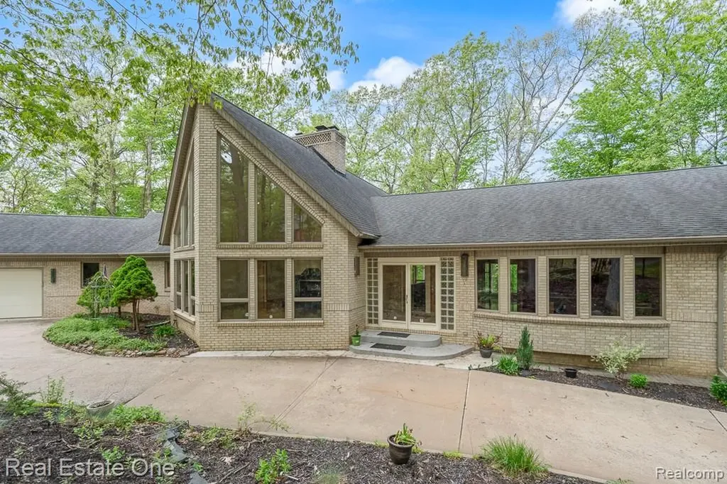 2670 Spring Grove Drive Genoa Township MI 48114