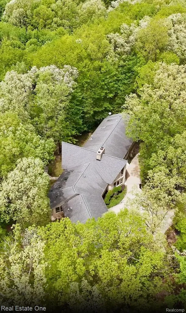 2670 Spring Grove Drive Genoa Township MI 48114