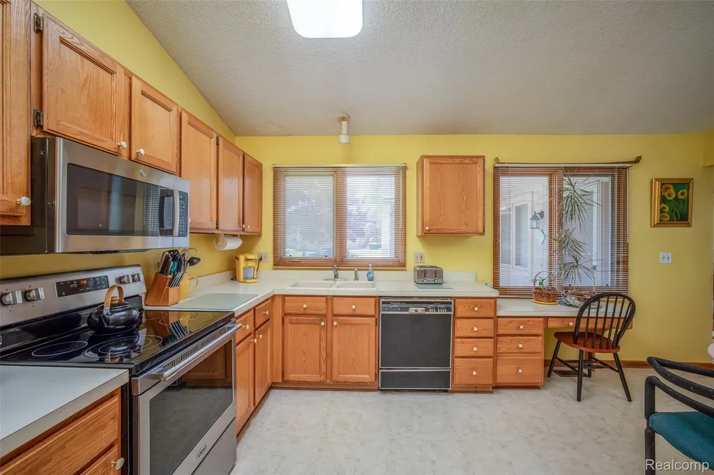 22130 River Ridge Trail Farmington Hills City MI 48335