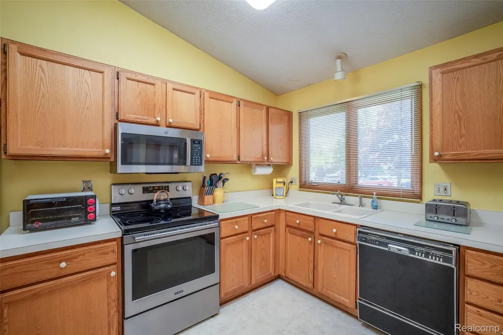22130 River Ridge Trail Farmington Hills City MI 48335