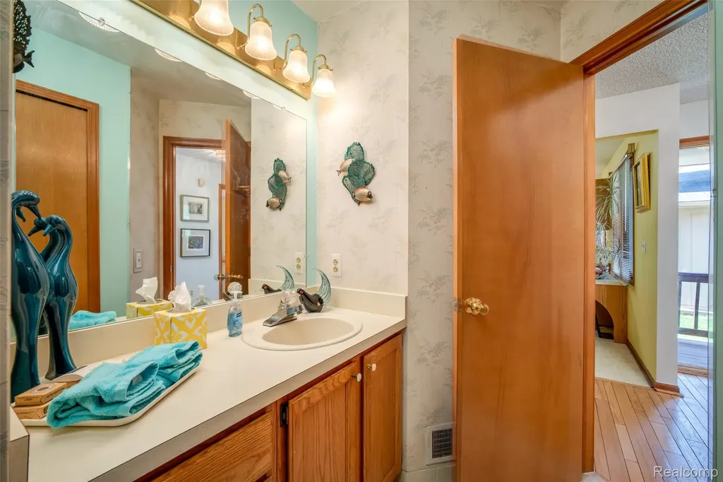 22130 River Ridge Trail Farmington Hills City MI 48335