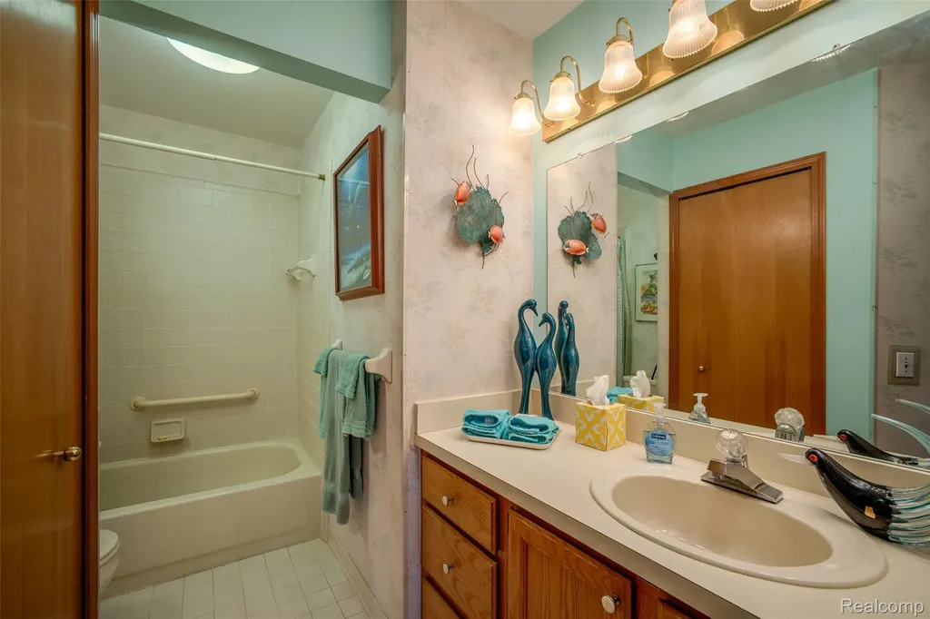 22130 River Ridge Trail Farmington Hills City MI 48335