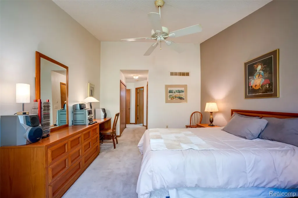 22130 River Ridge Trail Farmington Hills City MI 48335
