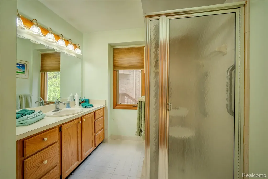 22130 River Ridge Trail Farmington Hills City MI 48335