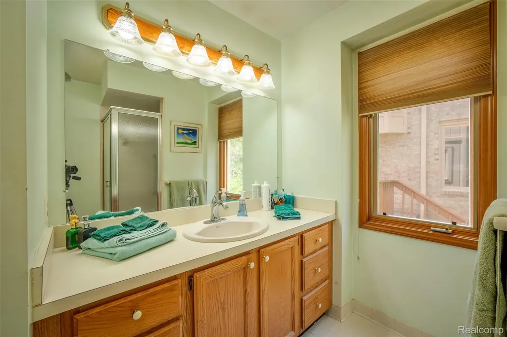 22130 River Ridge Trail Farmington Hills City MI 48335