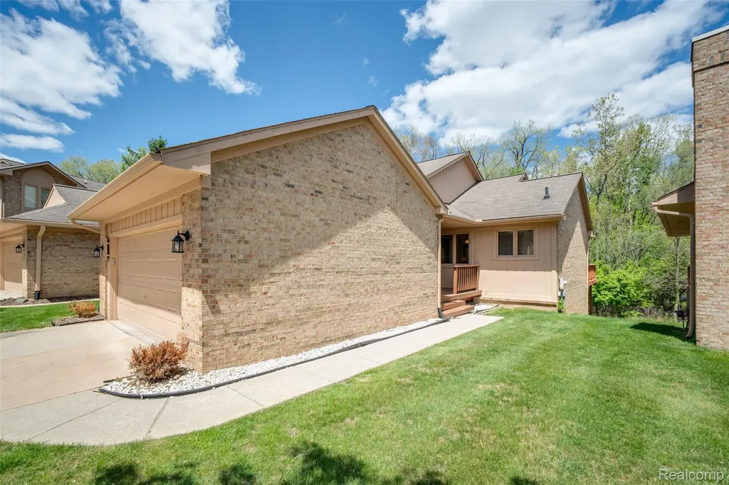 22130 River Ridge Trail Farmington Hills City MI 48335