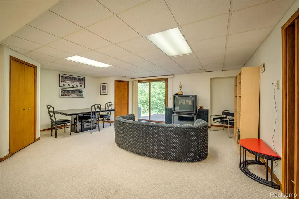 22130 River Ridge Trail Farmington Hills City MI 48335