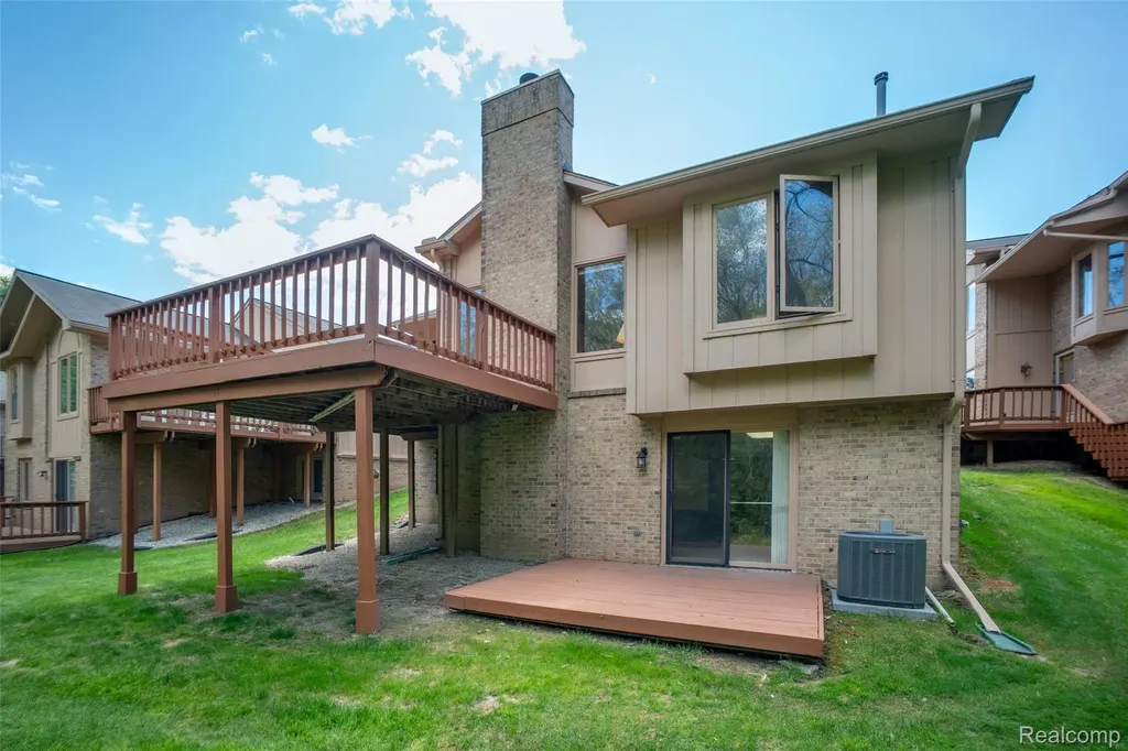 22130 River Ridge Trail Farmington Hills City MI 48335