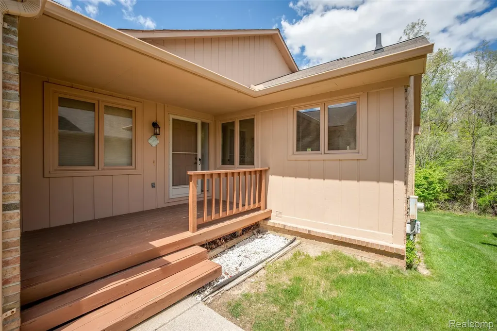 22130 River Ridge Trail Farmington Hills City MI 48335