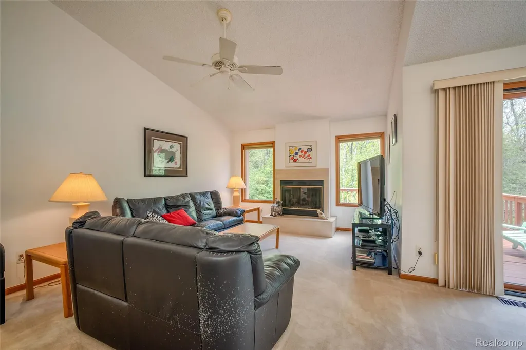 22130 River Ridge Trail Farmington Hills City MI 48335