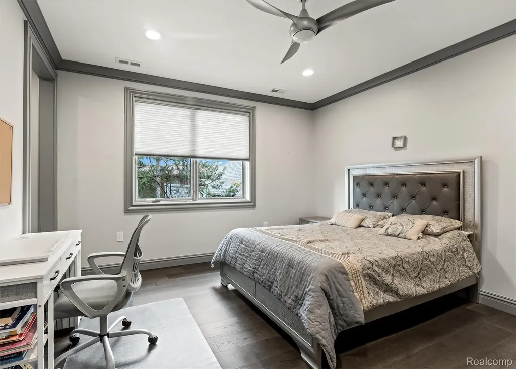 2390 Walnut Lake Road West Bloomfield Charter Township MI 48323