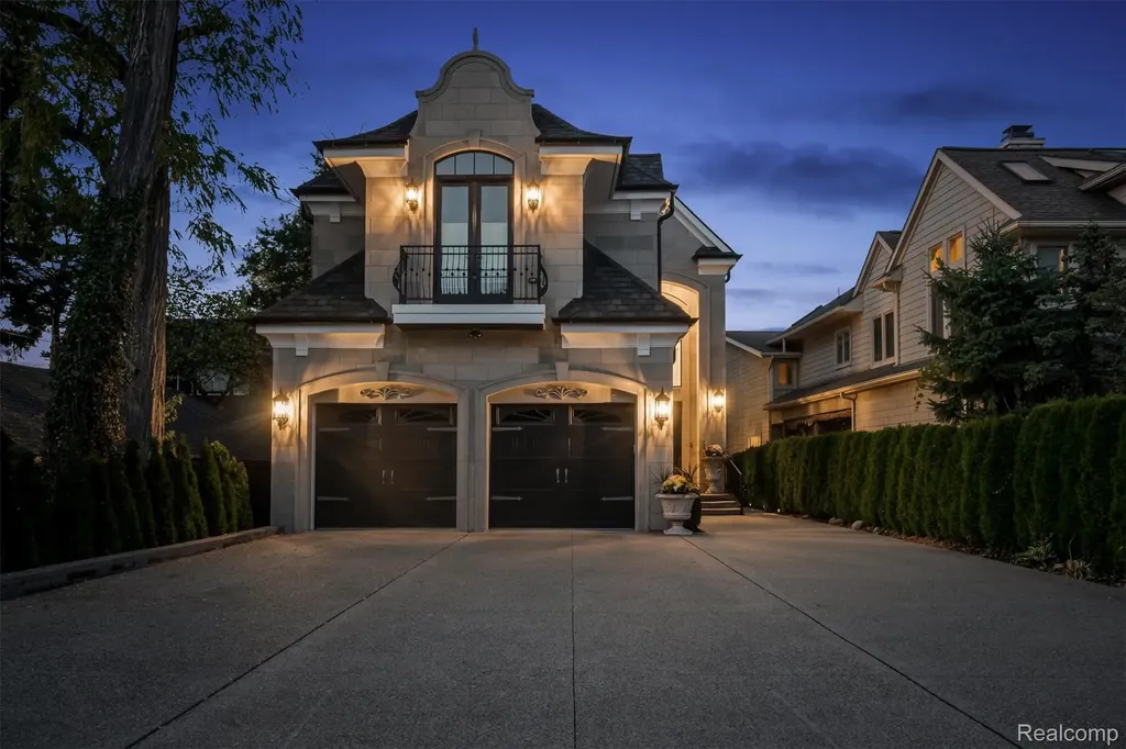 2390 Walnut Lake Road West Bloomfield Charter Township MI 48323
