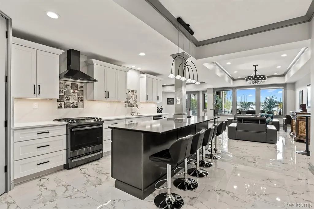 2390 Walnut Lake Road West Bloomfield Charter Township MI 48323