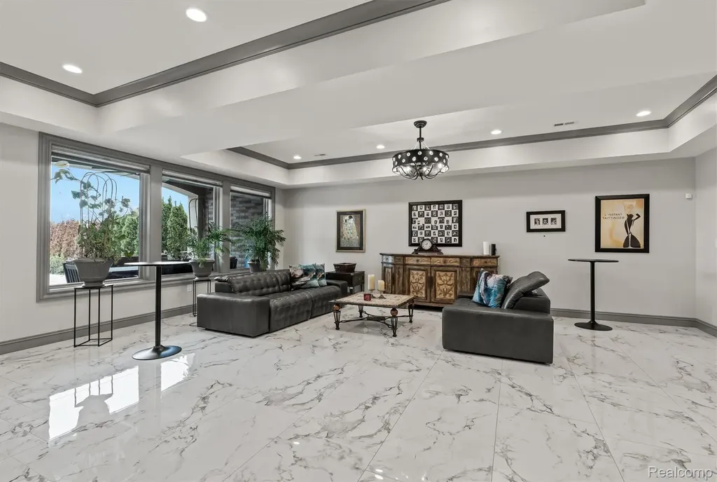 2390 Walnut Lake Road West Bloomfield Charter Township MI 48323