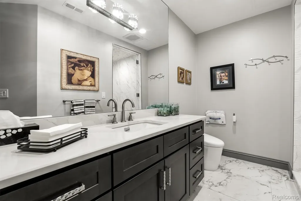 2390 Walnut Lake Road West Bloomfield Charter Township MI 48323