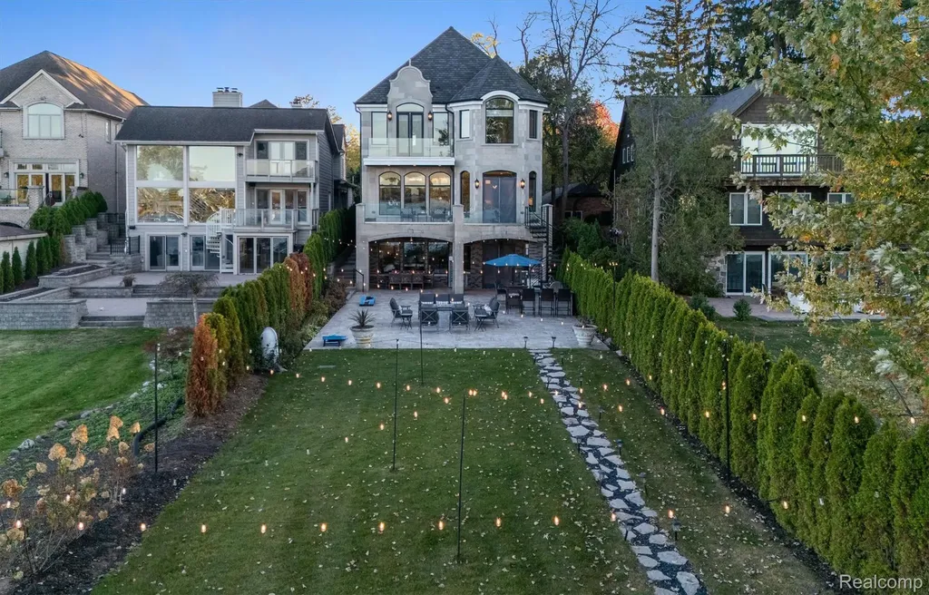 2390 Walnut Lake Road West Bloomfield Charter Township MI 48323