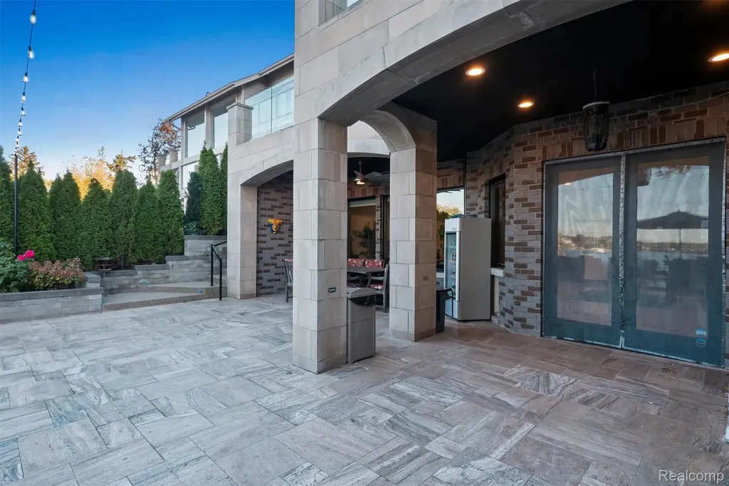 2390 Walnut Lake Road West Bloomfield Charter Township MI 48323