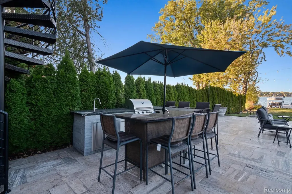 2390 Walnut Lake Road West Bloomfield Charter Township MI 48323
