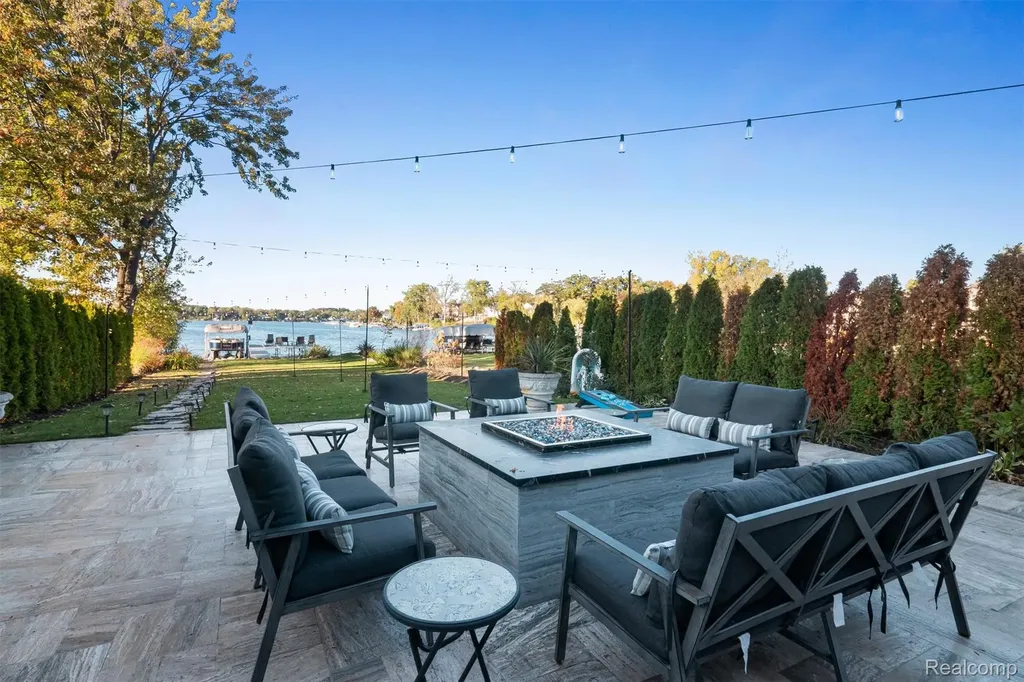 2390 Walnut Lake Road West Bloomfield Charter Township MI 48323
