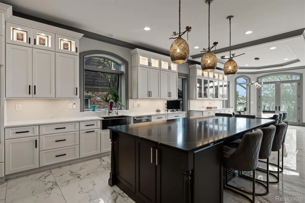 2390 Walnut Lake Road West Bloomfield Charter Township MI 48323