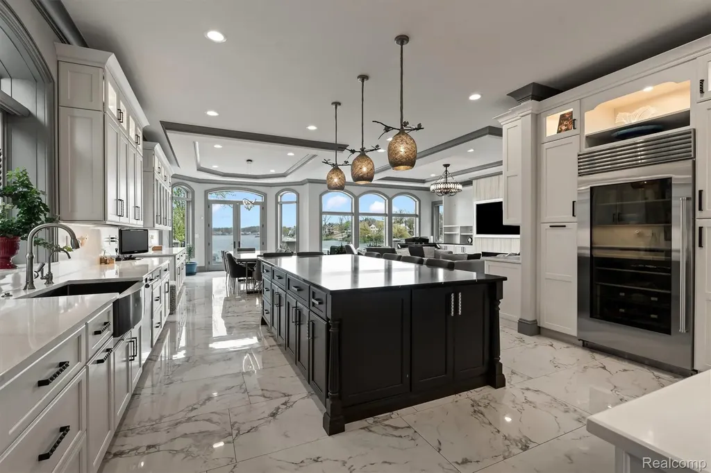 2390 Walnut Lake Road West Bloomfield Charter Township MI 48323