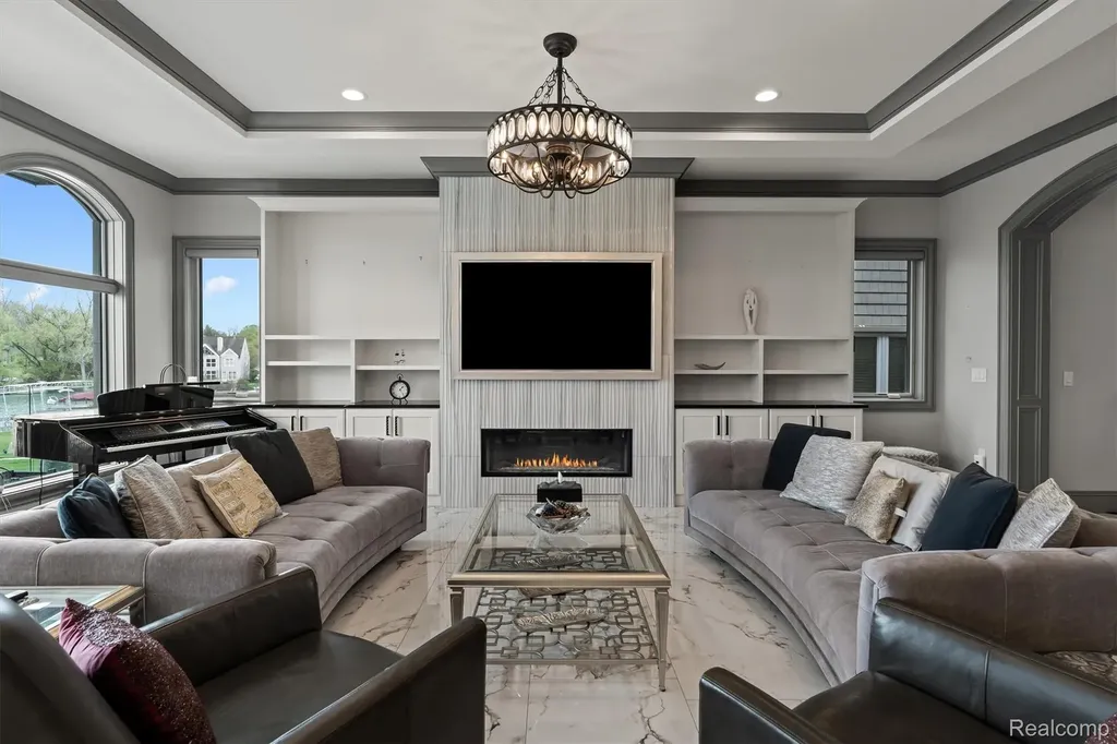 2390 Walnut Lake Road West Bloomfield Charter Township MI 48323
