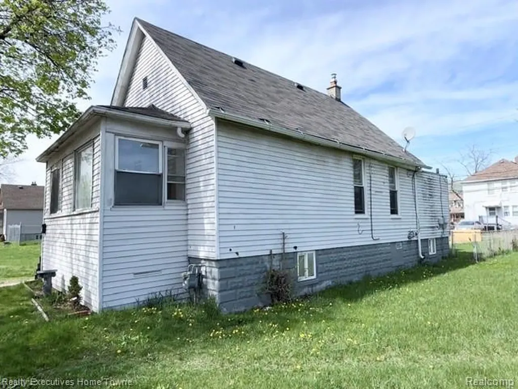 57 Oak Street River Rouge City MI 48218