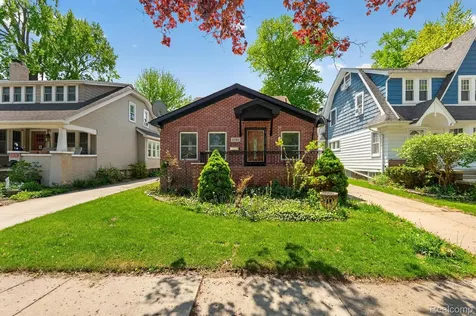 1781 Brys Drive Grosse Pointe Woods City MI 48236
