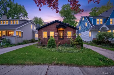 1781 Brys Drive Grosse Pointe Woods City MI 48236