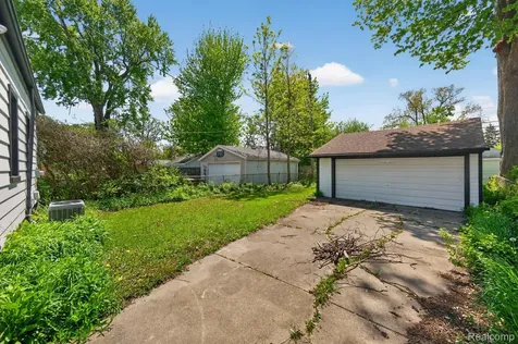 1781 Brys Drive Grosse Pointe Woods City MI 48236