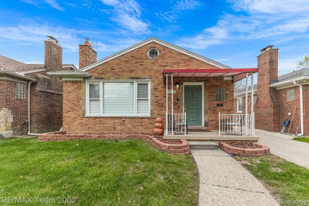 7275 Colonial Street Dearborn Heights City MI 48127