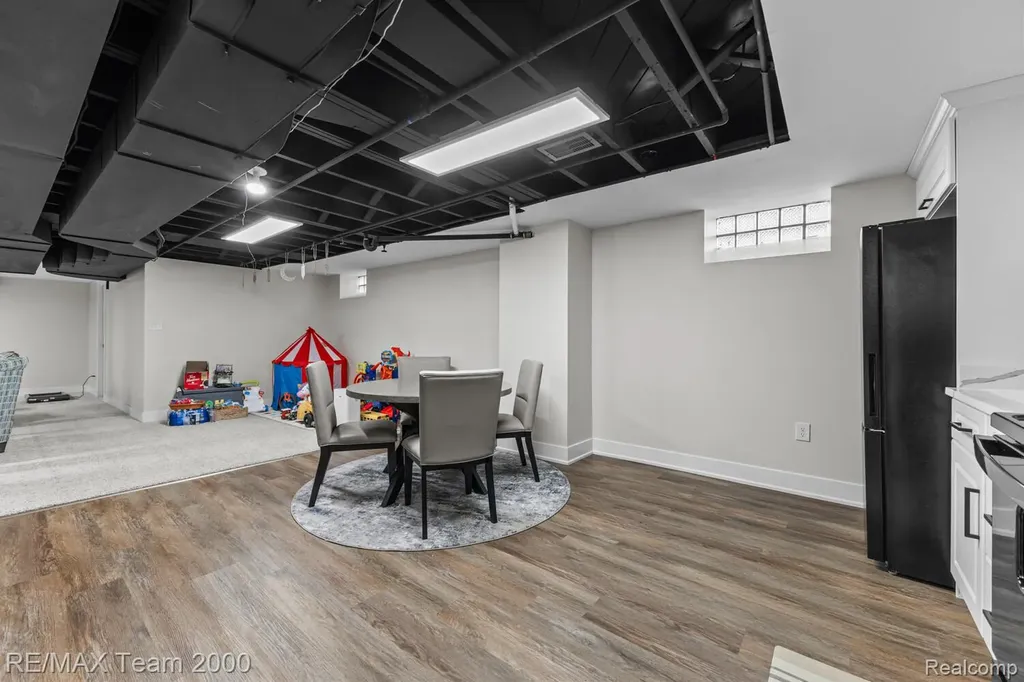 7275 Colonial Street Dearborn Heights City MI 48127