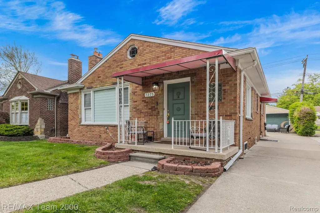7275 Colonial Street Dearborn Heights City MI 48127