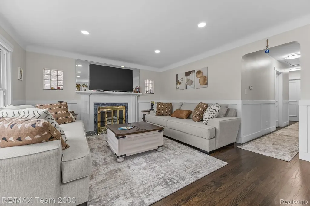 7275 Colonial Street Dearborn Heights City MI 48127