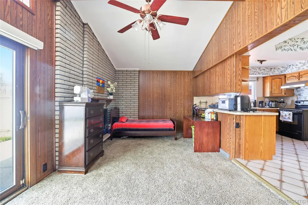 13455 Haupt Drive Warren City MI 48088