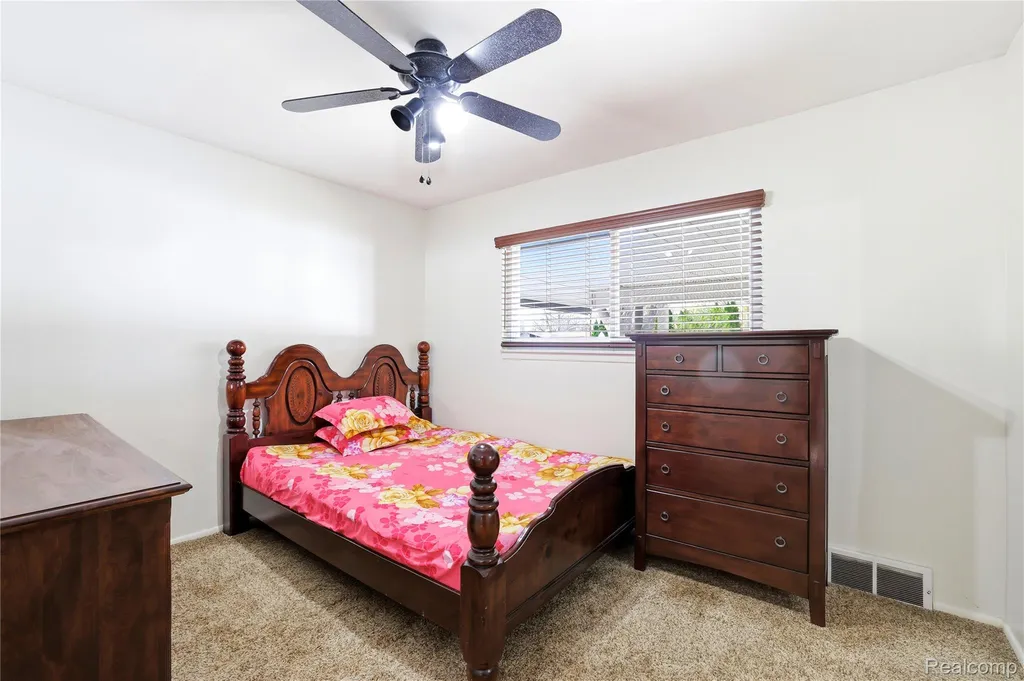 13455 Haupt Drive Warren City MI 48088