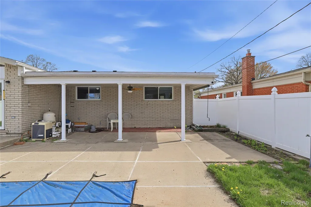 13455 Haupt Drive Warren City MI 48088