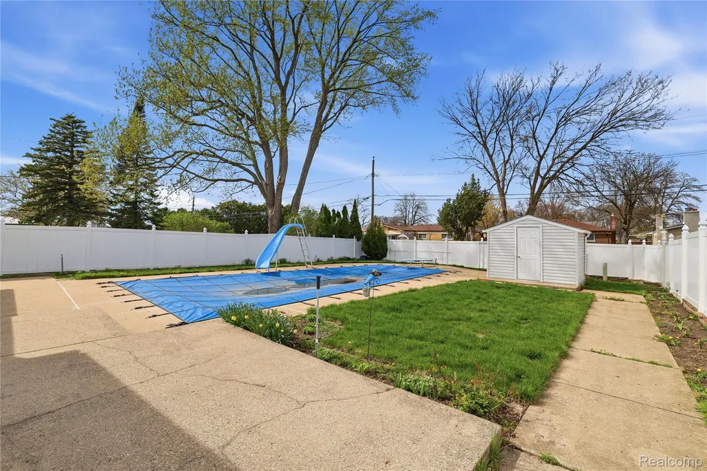 13455 Haupt Drive Warren City MI 48088