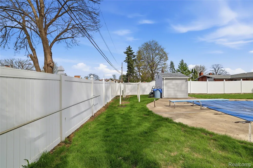 13455 Haupt Drive Warren City MI 48088