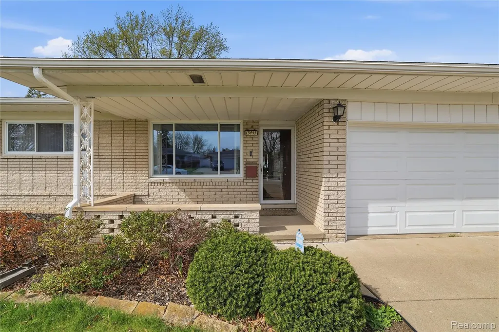 13455 Haupt Drive Warren City MI 48088