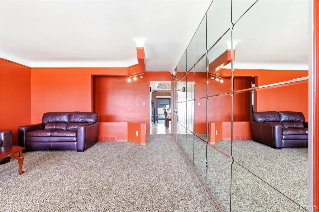 13455 Haupt Drive Warren City MI 48088