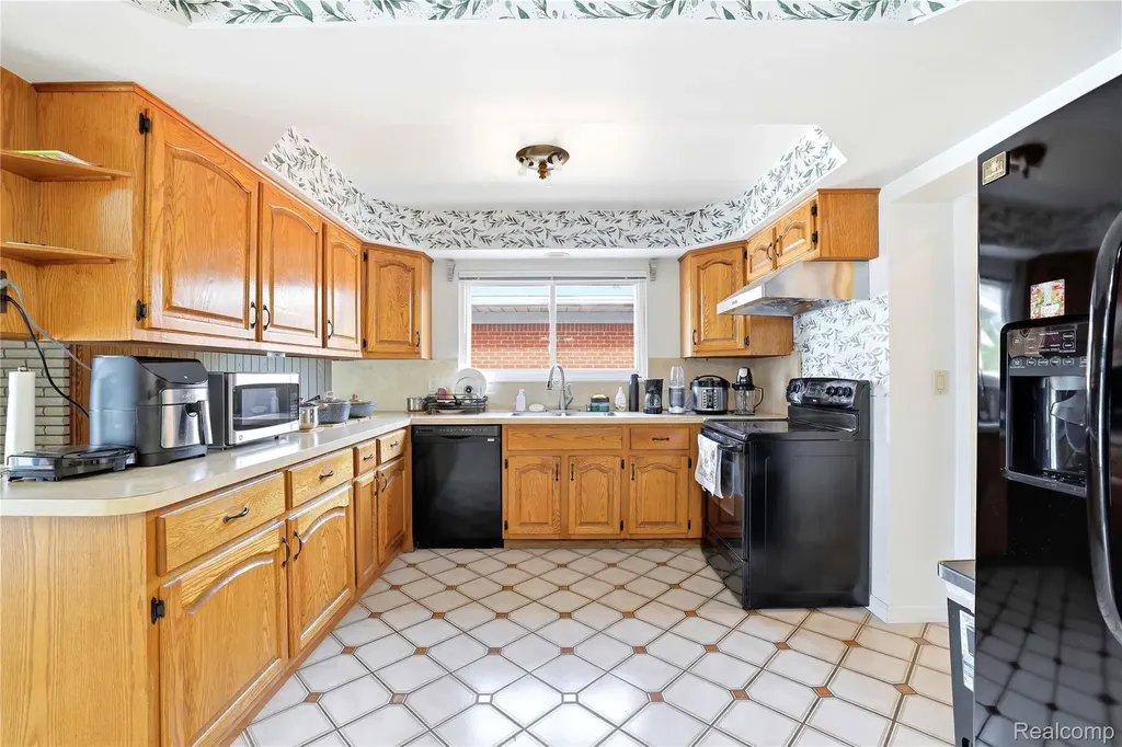 13455 Haupt Drive Warren City MI 48088